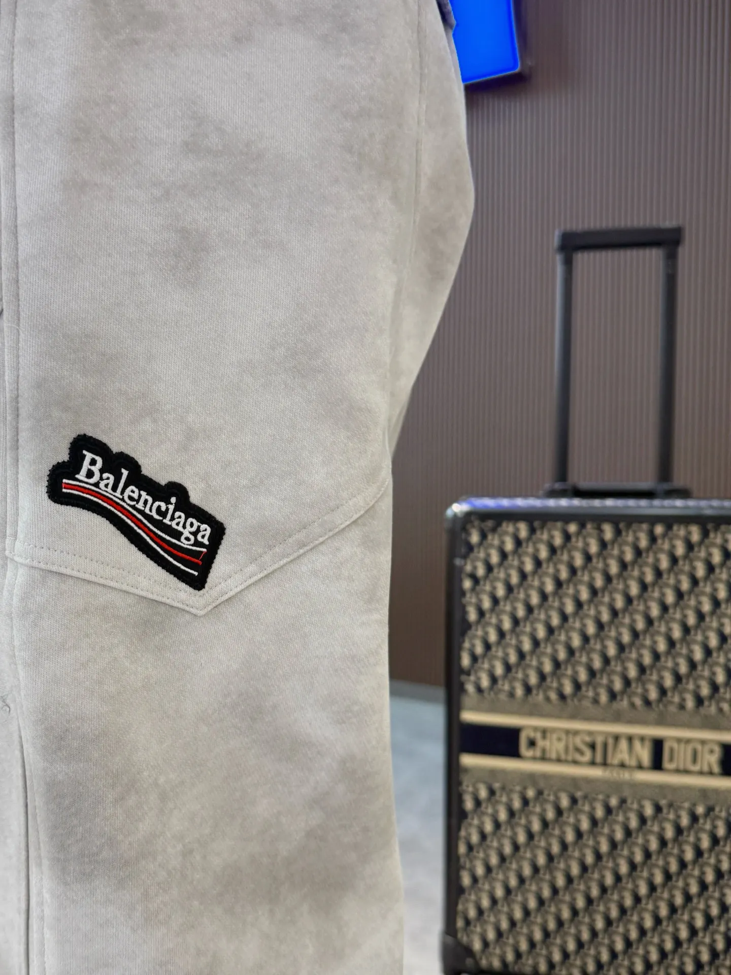 Balenciaga 🆕2026 Autumn and Winter New Arrival Casual Pants! The official website will be released simultaneously. Brand Classic LOGO casual pants, customized fabrics, excellent comfort and strong touch. Highly recognisable, perfect appearance and craftsmanship. Size:M-3XL